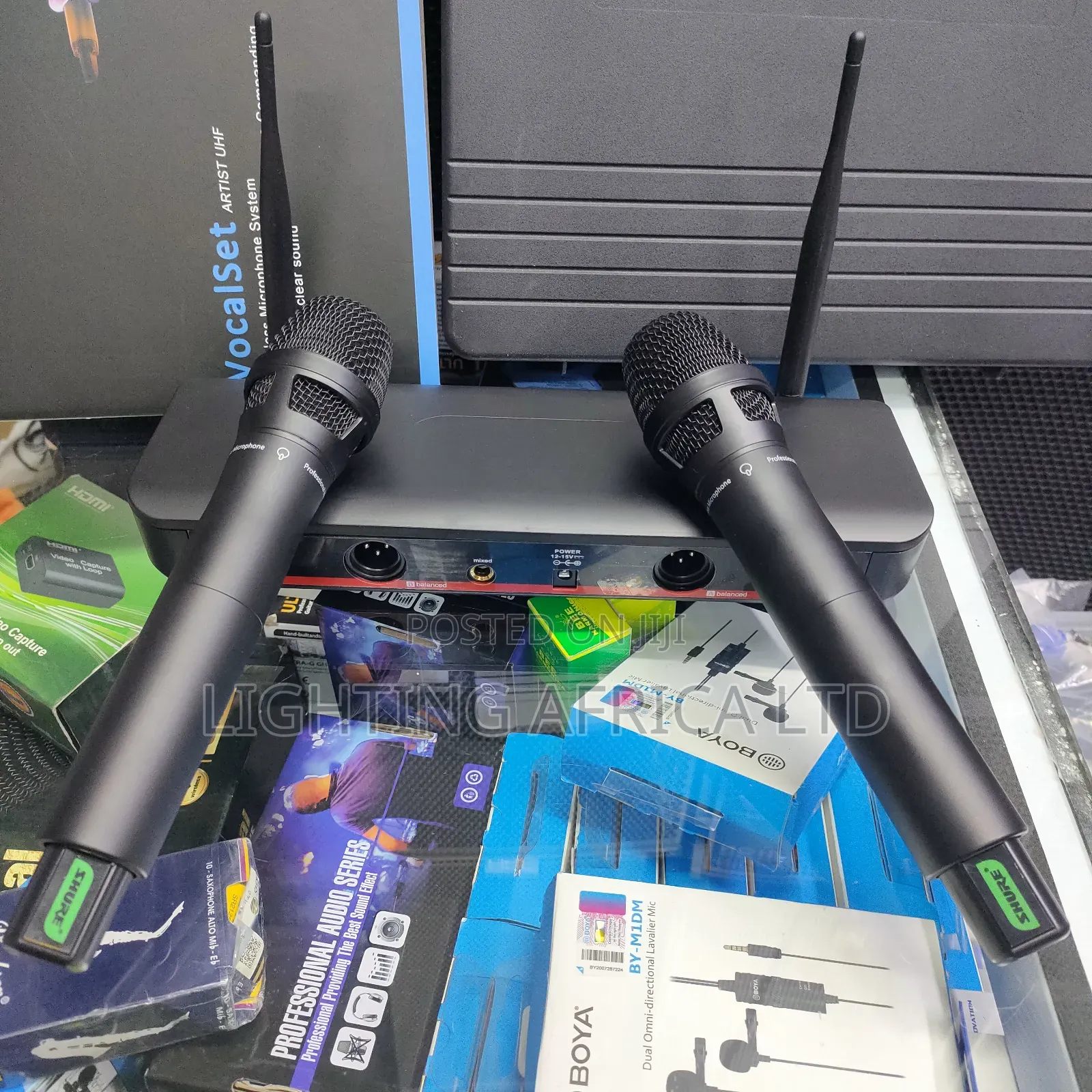 Shure 200 Meters Frequency Range Wireless Microphone