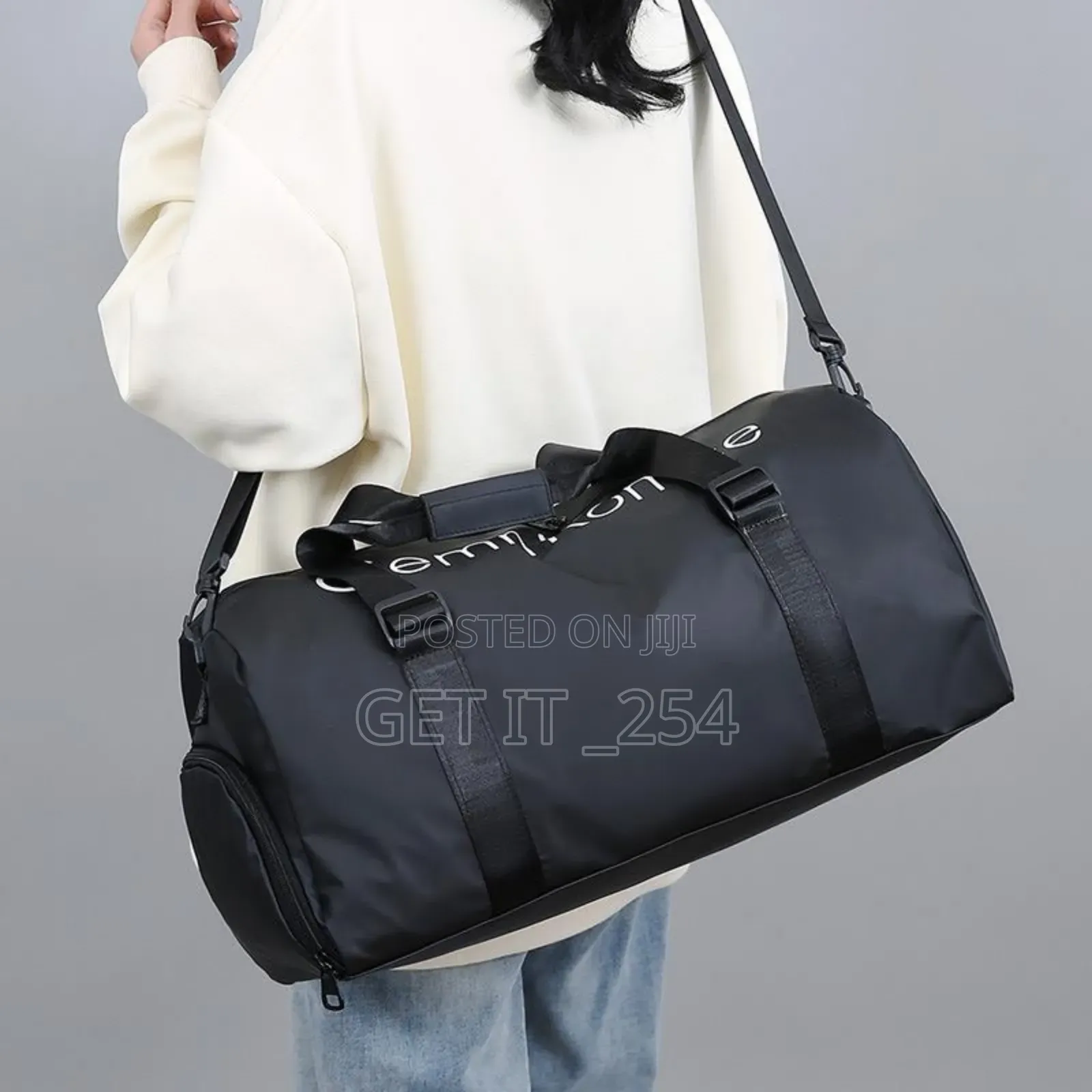 ✅Sporty Travelling Bags Has A Wet And Dry Separation