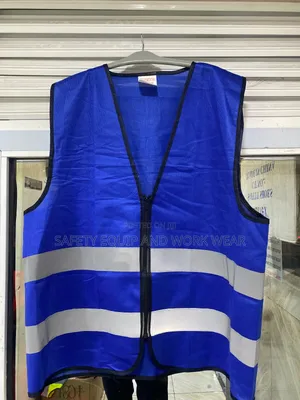 Blue Zipped Reflector With Arm Free Range