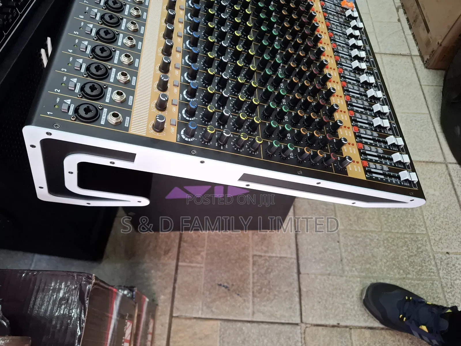 Soundcraft Gt24004fx Plain Mixer 24 Channels