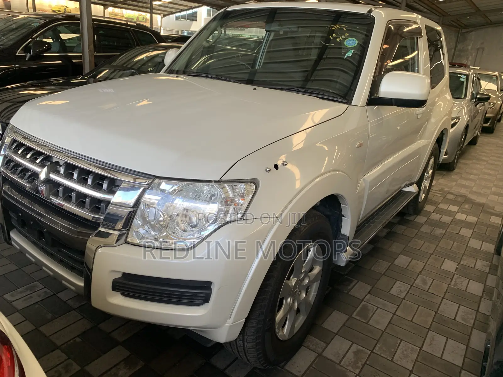 Mitsubishi Pajero V80 3.0 VR-I 2017 White