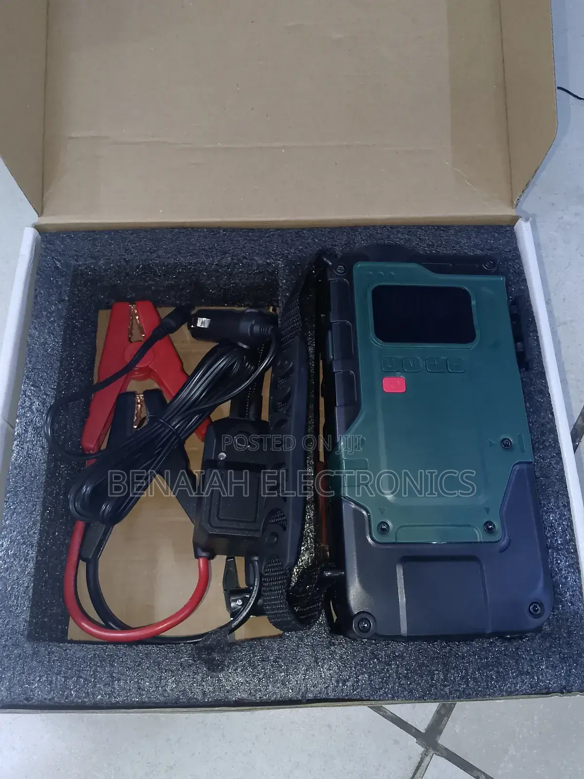 Efficient Car Jumpstart, Inbuilt Inflator, Torch, Charger
