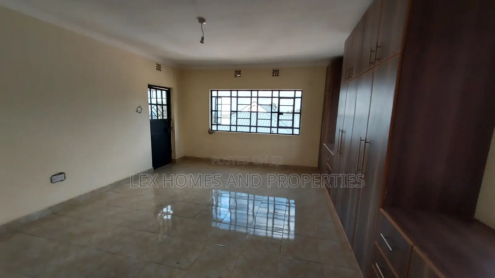 5bdrm Maisonette in Rimpa for sale