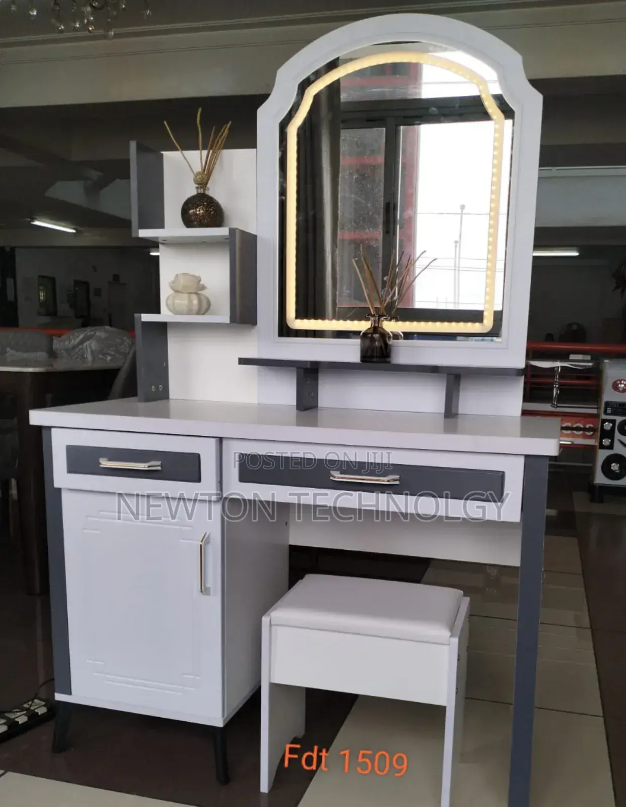 Dressing Mirror/Dressing With Sliding Mirror