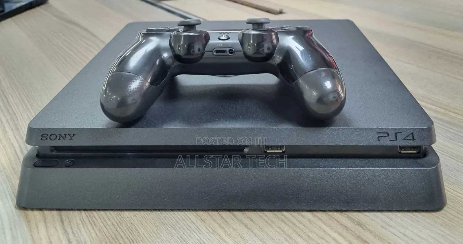 Sony Playstation 4 Slim Gaming With 2 Controllers