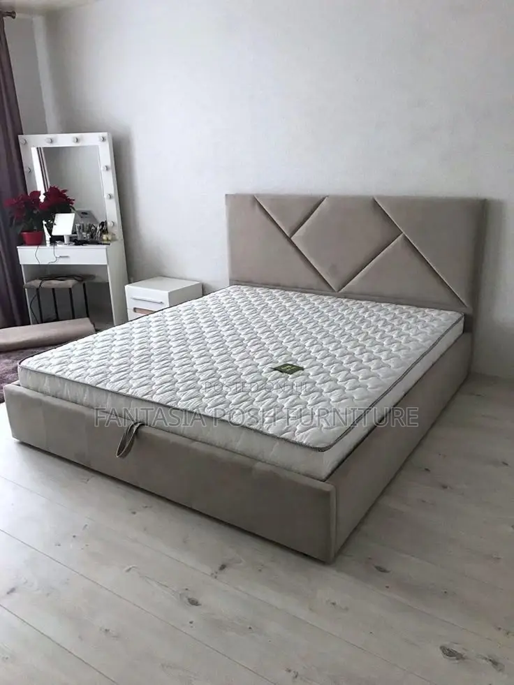 5*6 Chester Bed With Diamond-Patterned Headboard