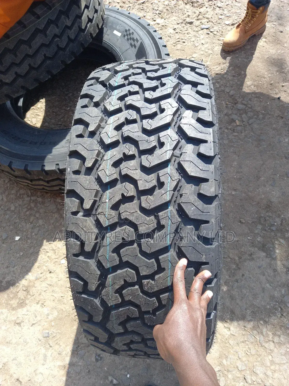 285/45r22 Yusta