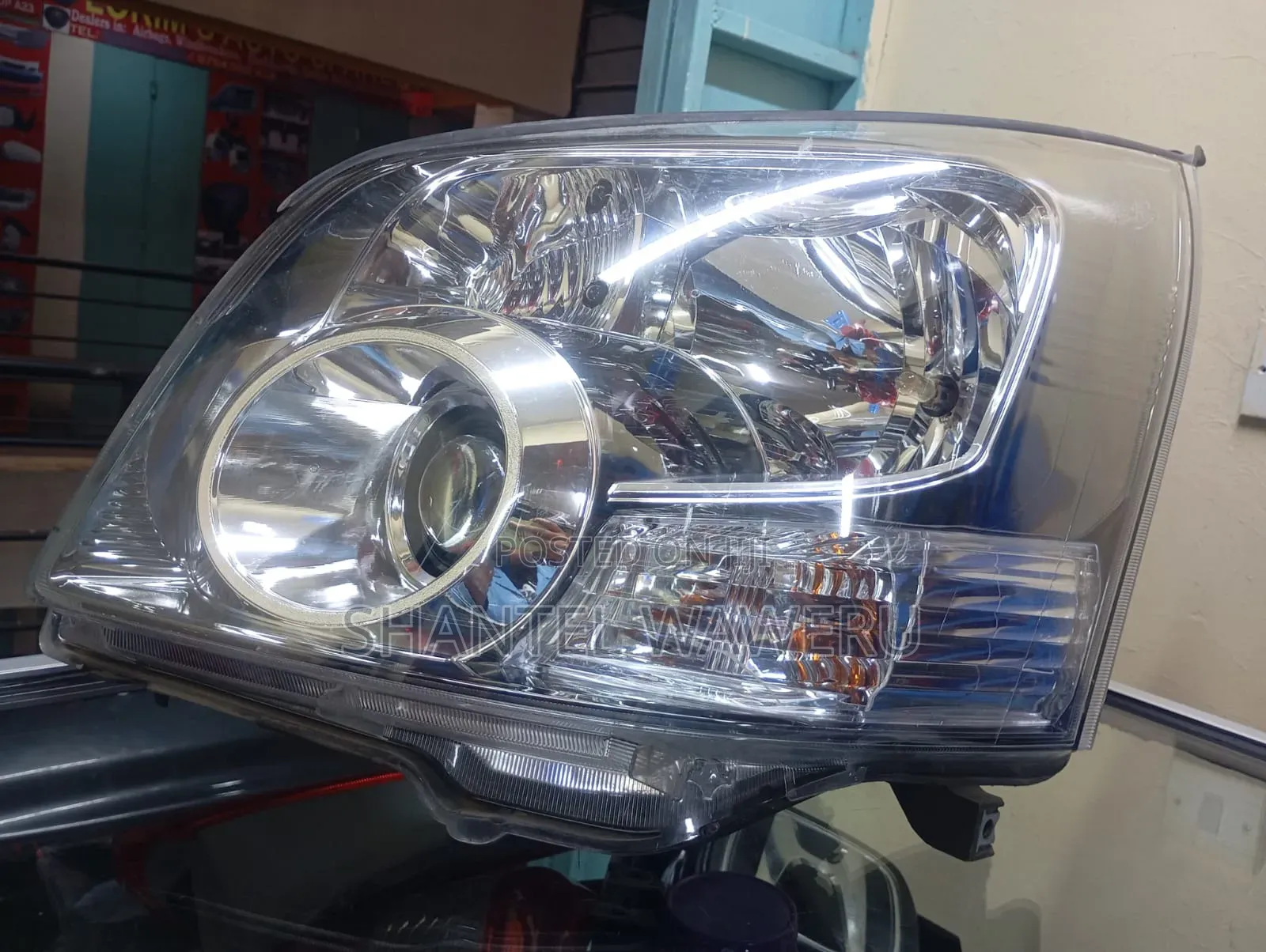 Noah 2008 Headlights
