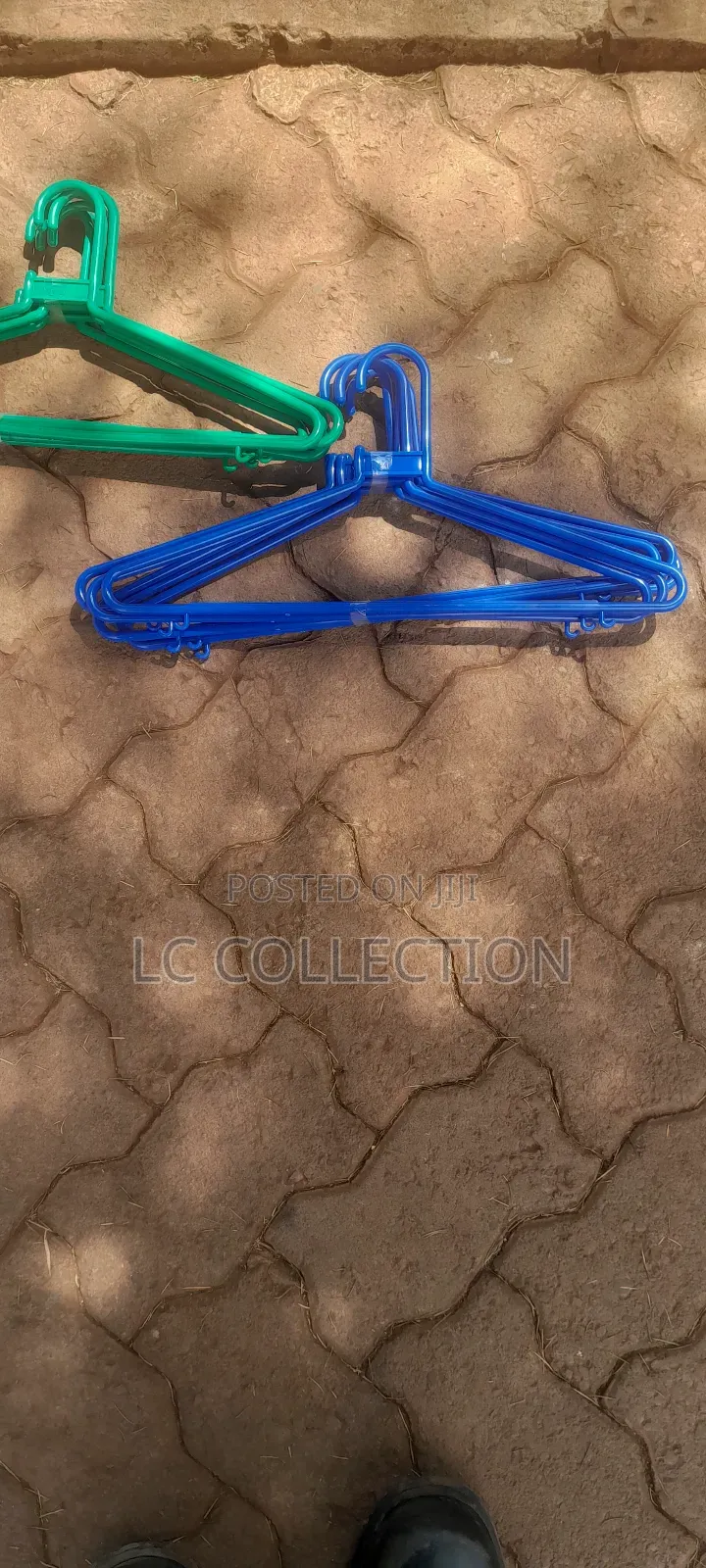 12 Pieces Plastic Hangers