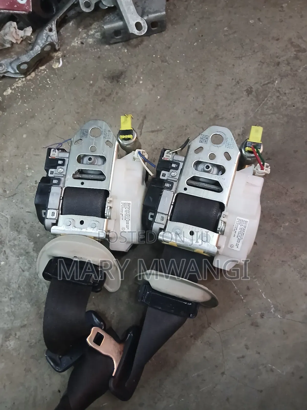 V8 200 Series Seatbelts/Safety Belts