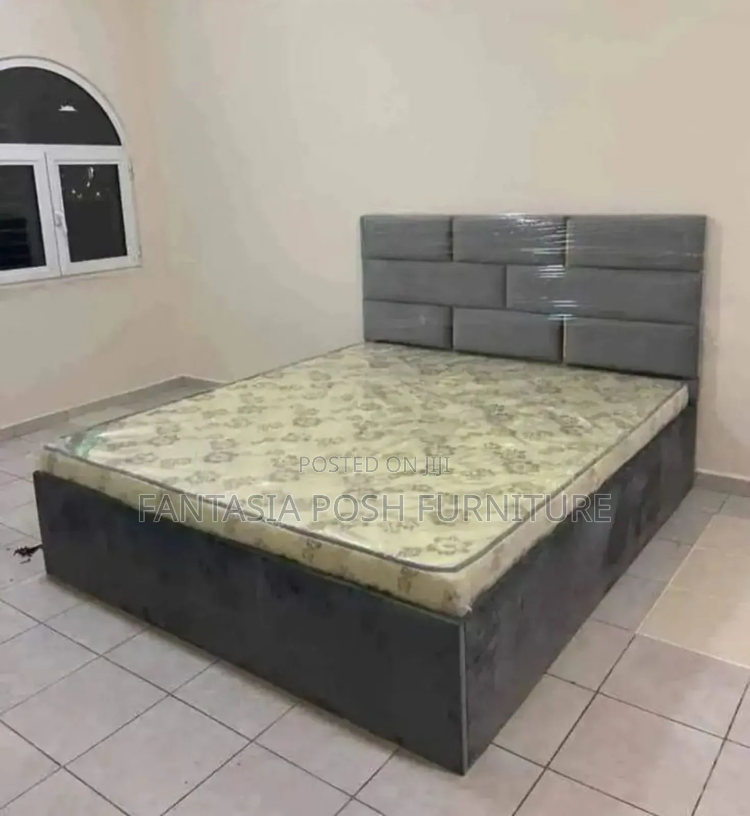 5x6 Grey Chester Bed With Block-Style Headboard
