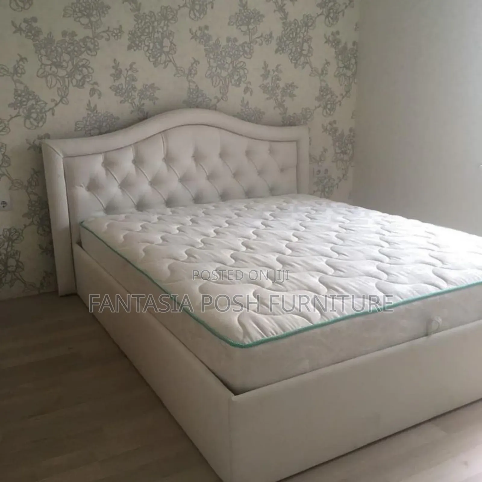 White Mocket Bed With Curved Headboard Size 5 by 6
