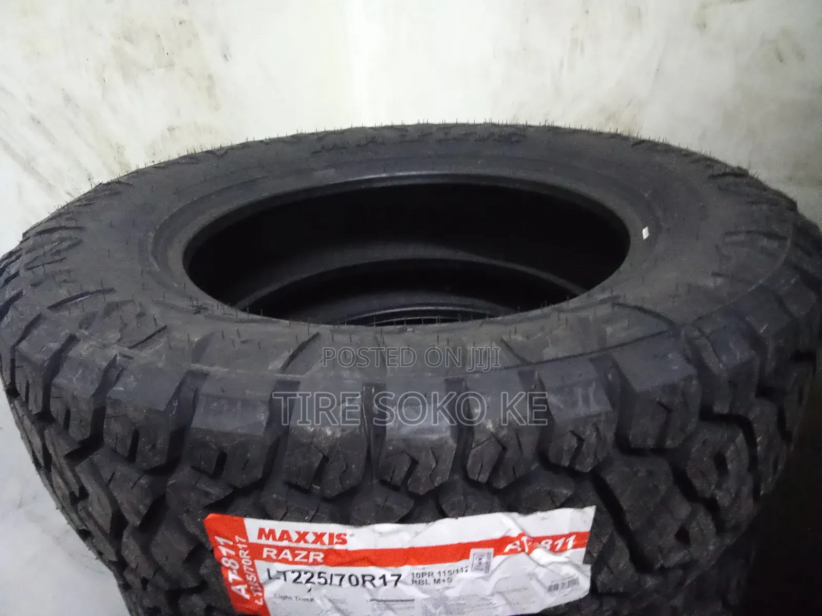 225/70r17 Maxxis Razr At811