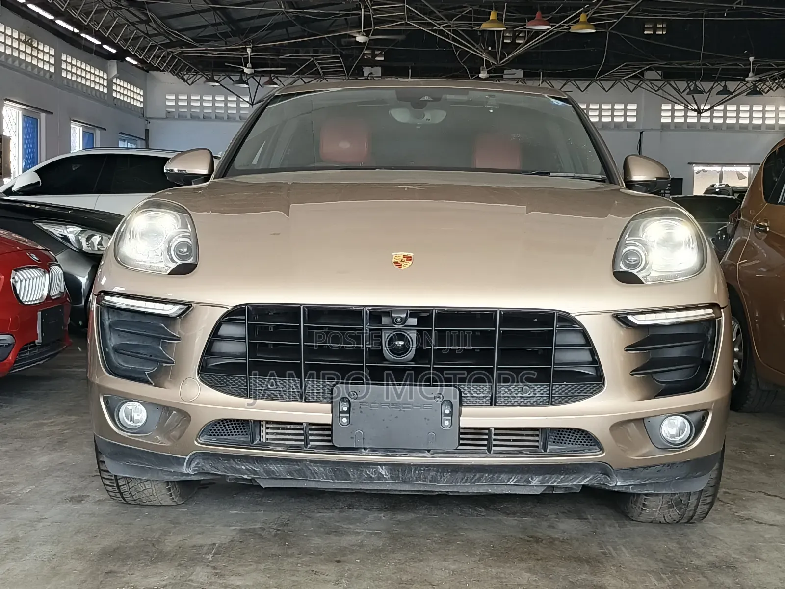Porsche Macan Base 2018 Gold