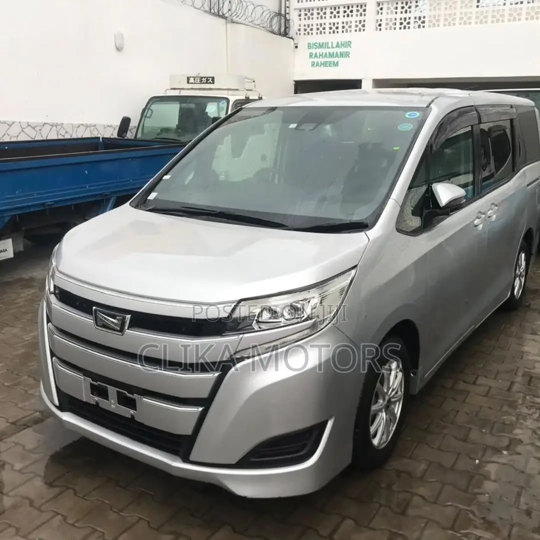 Toyota Noah 2.0 AWD (7 Seater) 2019 Silver