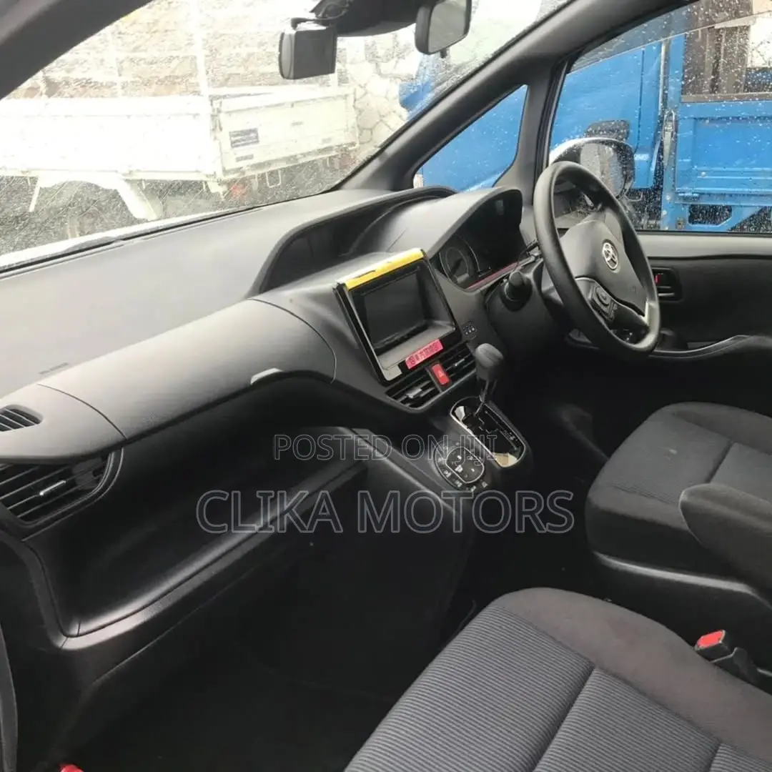 Toyota Noah 2.0 AWD (7 Seater) 2019 Silver