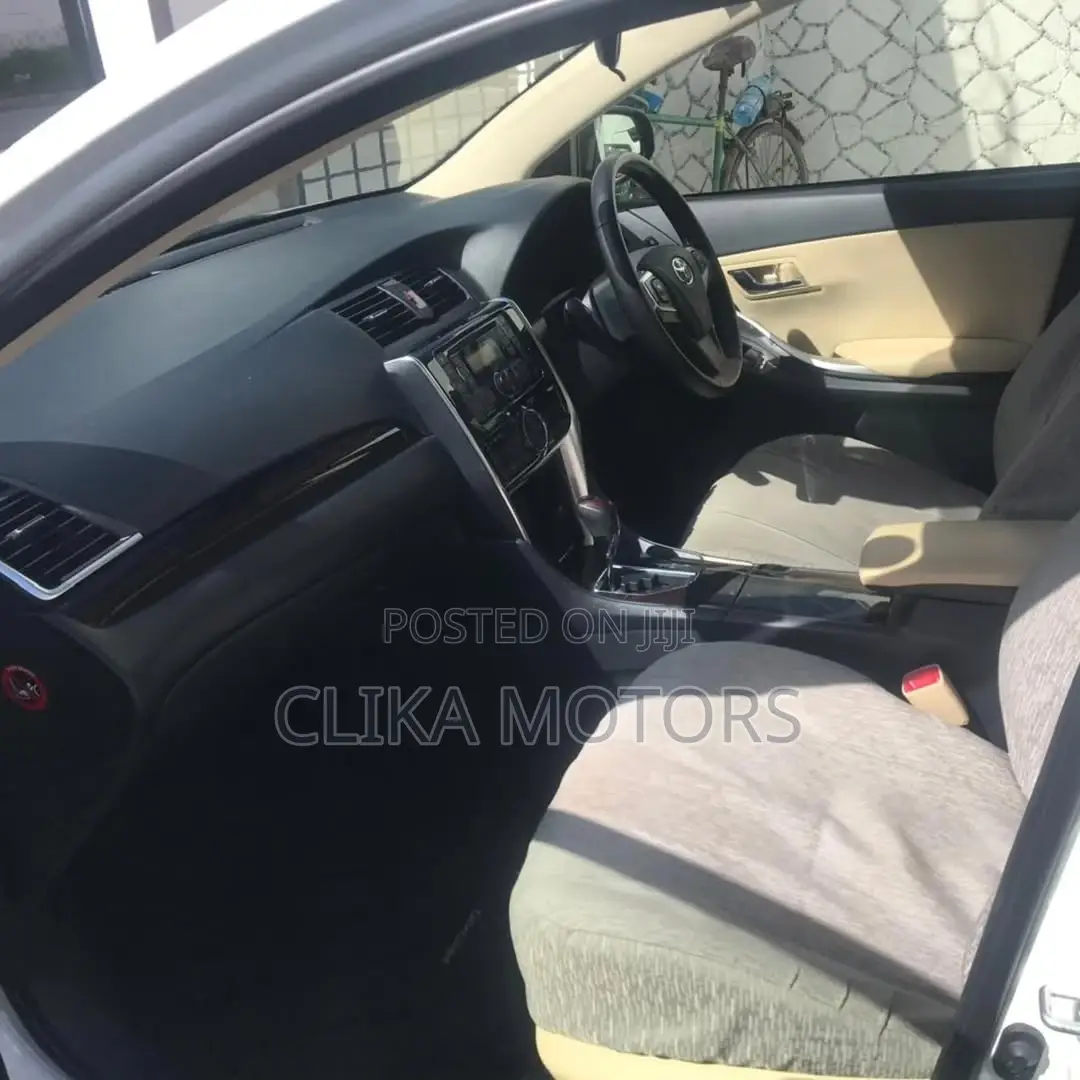 Toyota Premio 1.8 FWD 2019 White