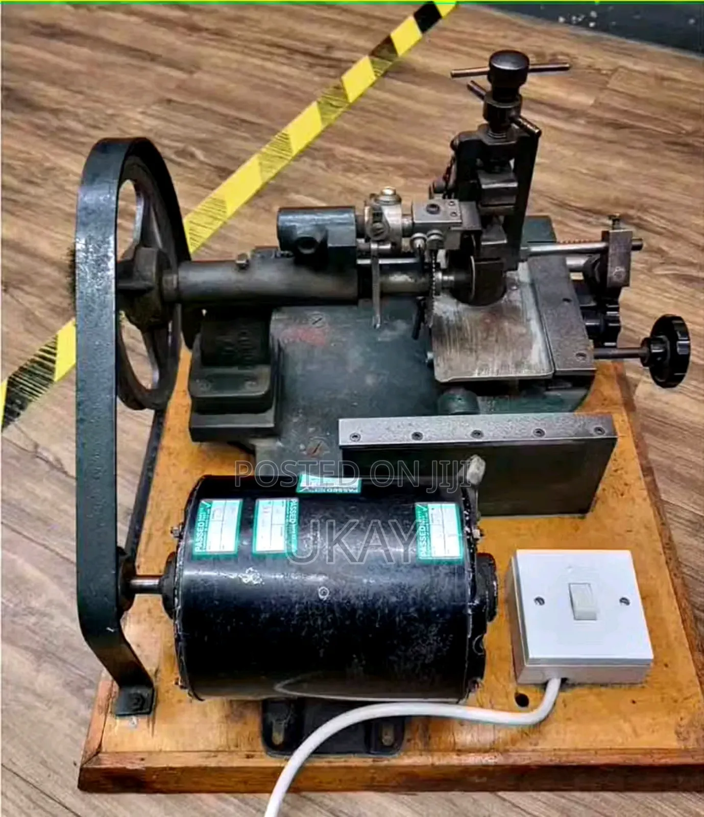 Uk- Key Cutting Machine.
