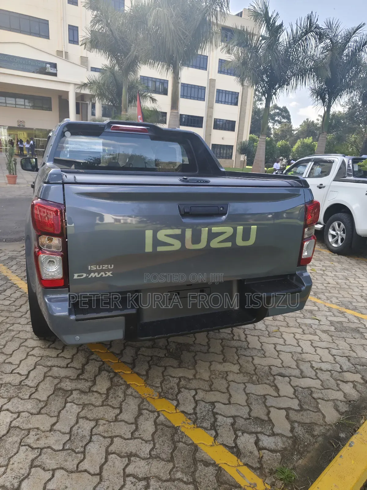 New Isuzu D-MAX 2025 Gray
