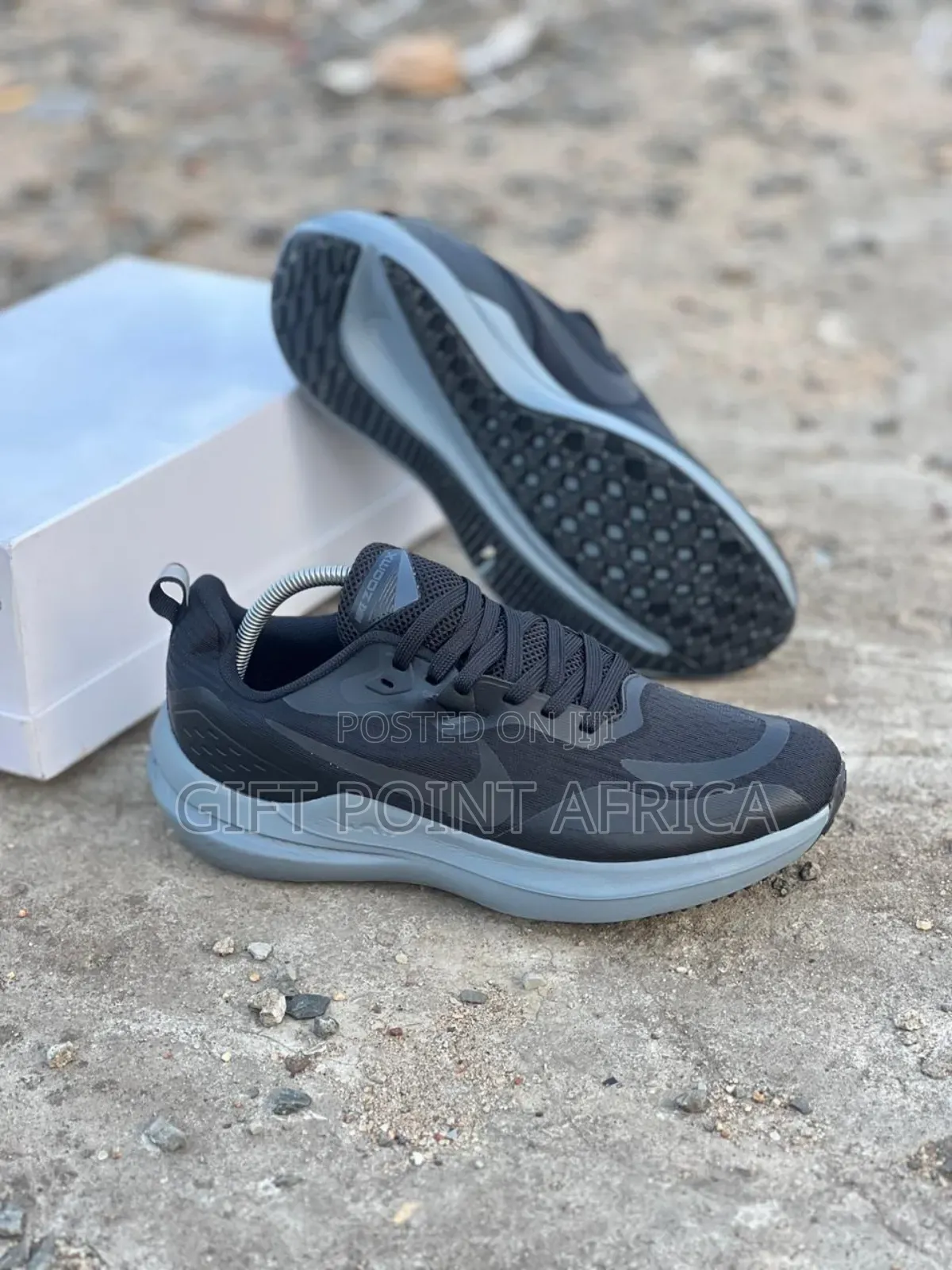 Black-white High Quality Nike (Air Zoom) Runners*