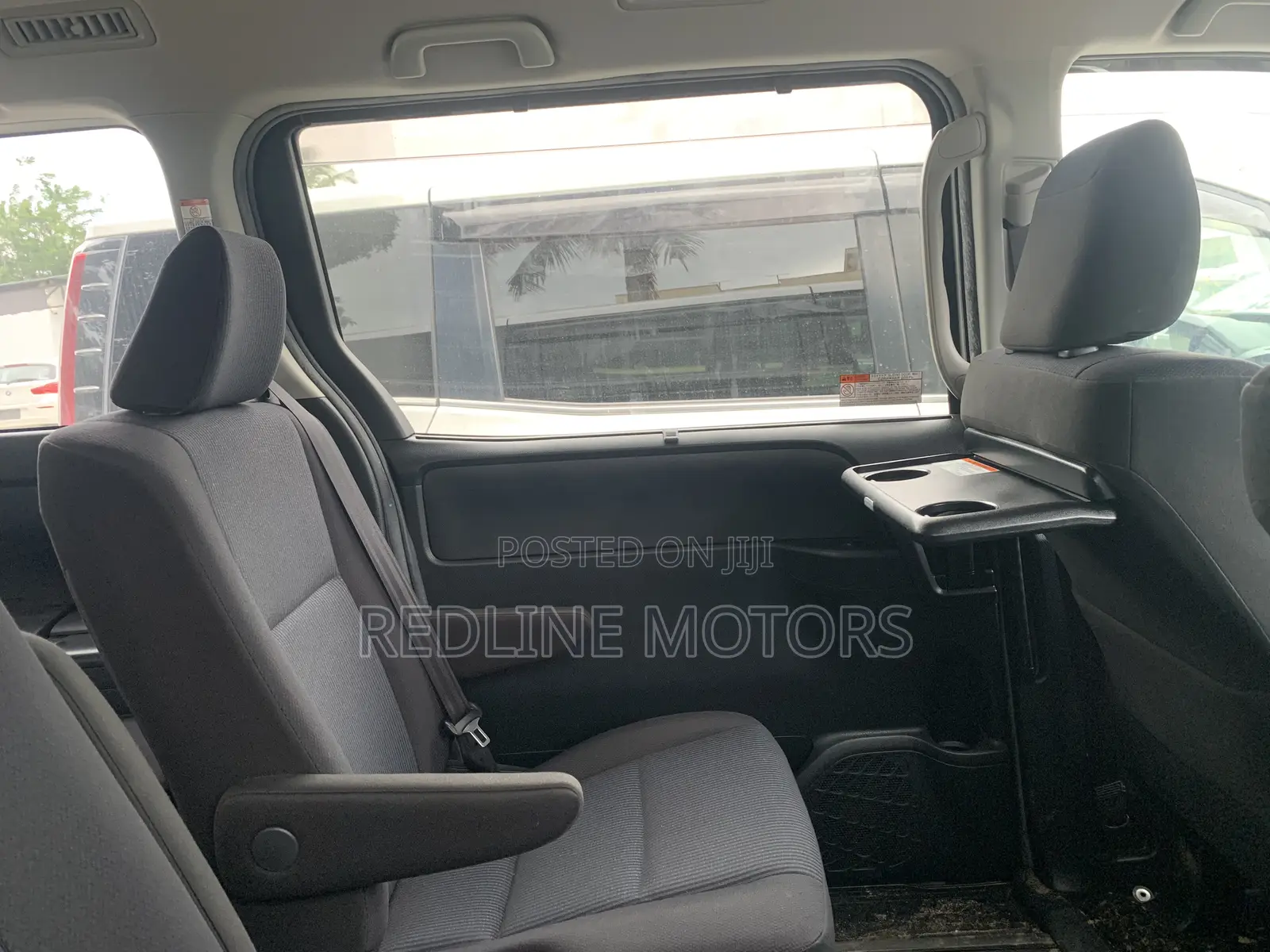 Toyota Noah 2.0 AWD (7 Seater) 2018 Silver
