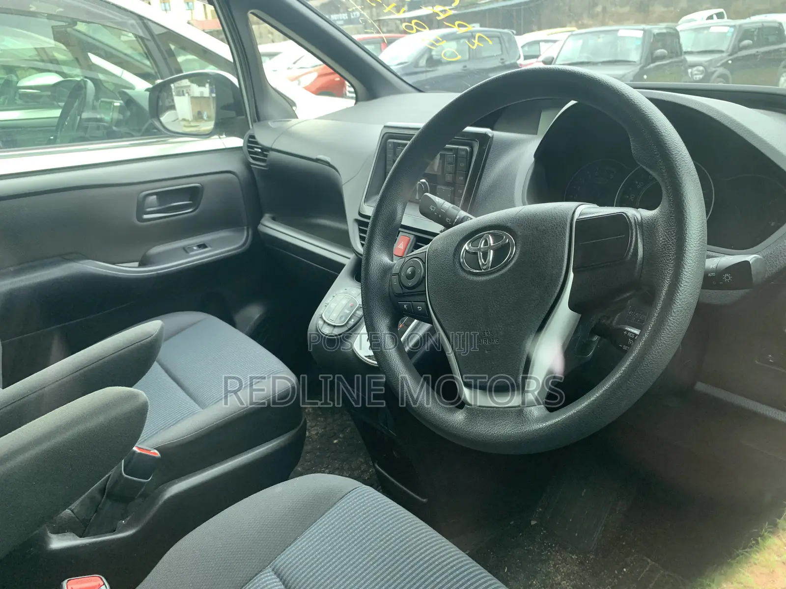 Toyota Noah 2.0 AWD (7 Seater) 2018 Silver
