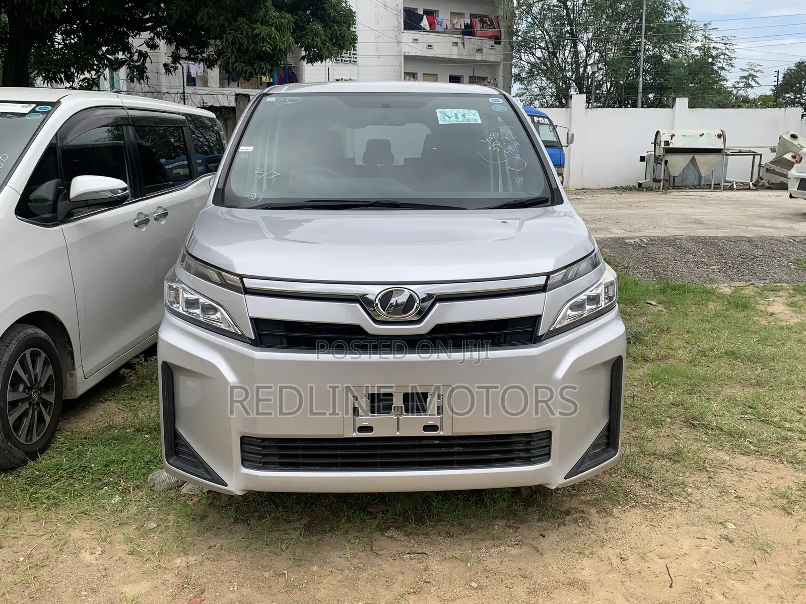 Toyota Voxy 2018 Silver