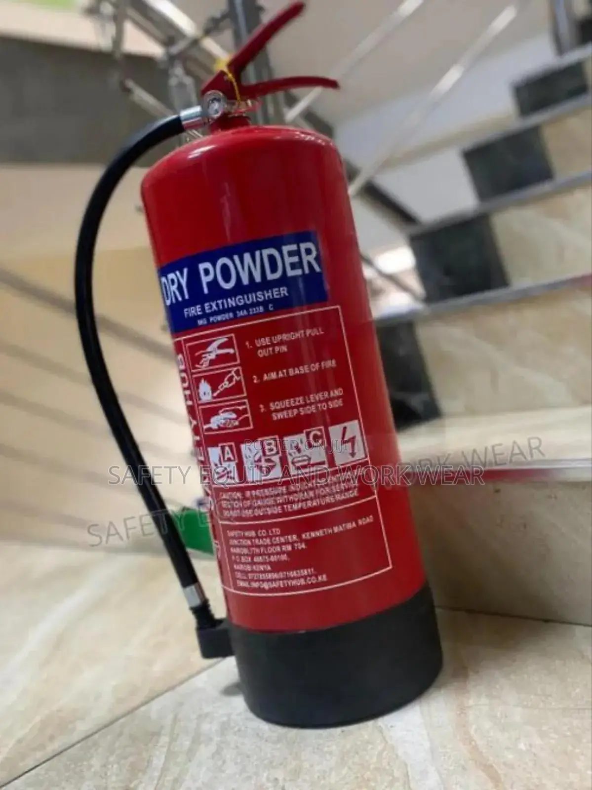 Dry Powder Extinguisher For Vehicles And Garages.