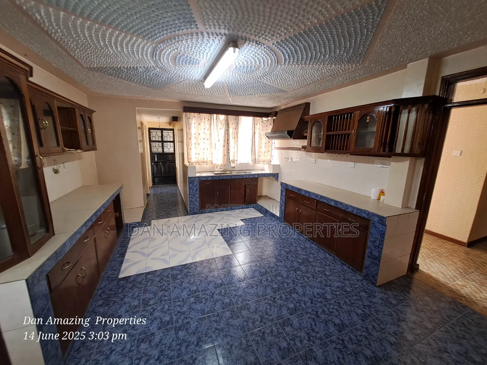 4bdrm Maisonette in Kamura On 1/2 Acre, Nkoroi for sale