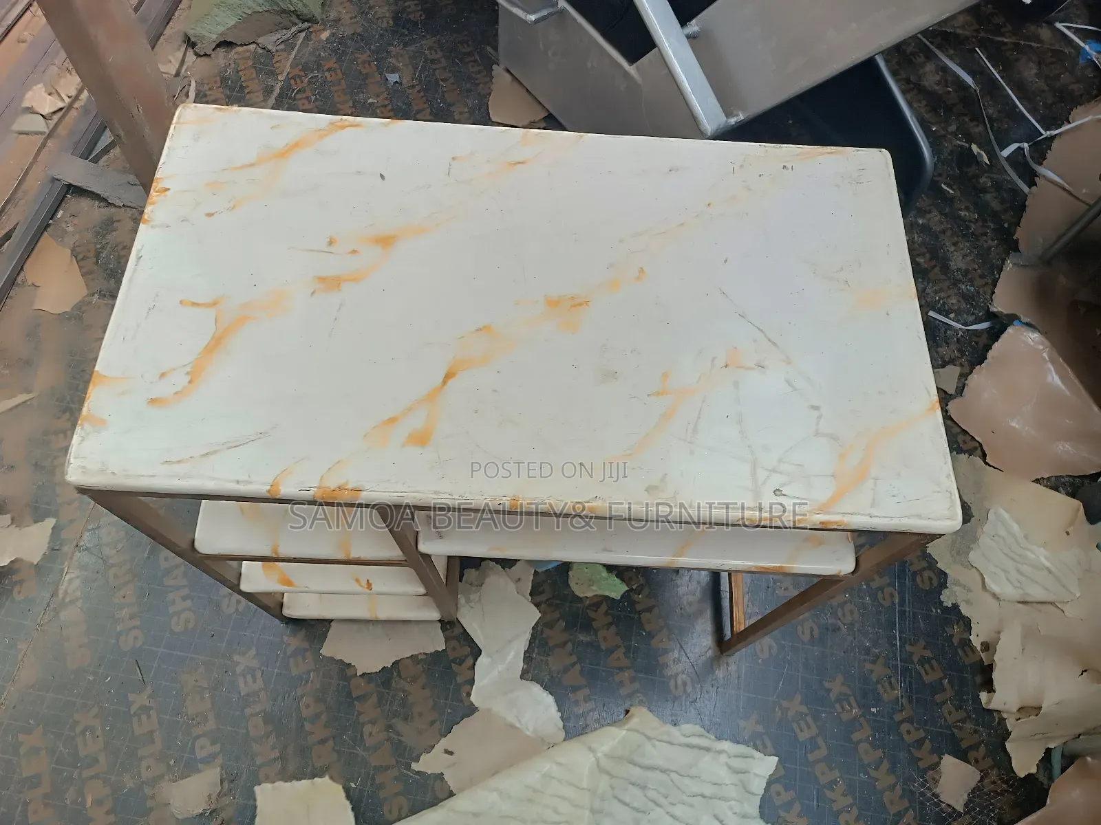 Manicure Table