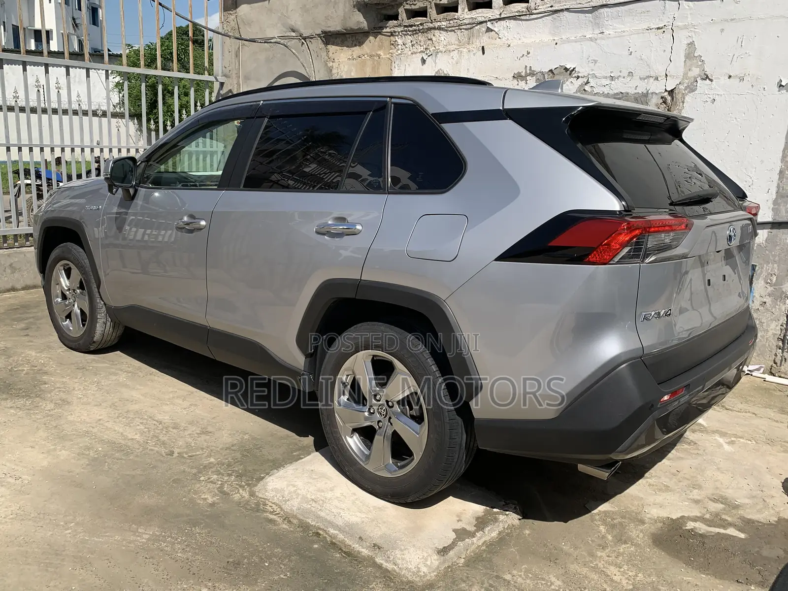 Toyota RAV4 Hybrid 2020 Silver