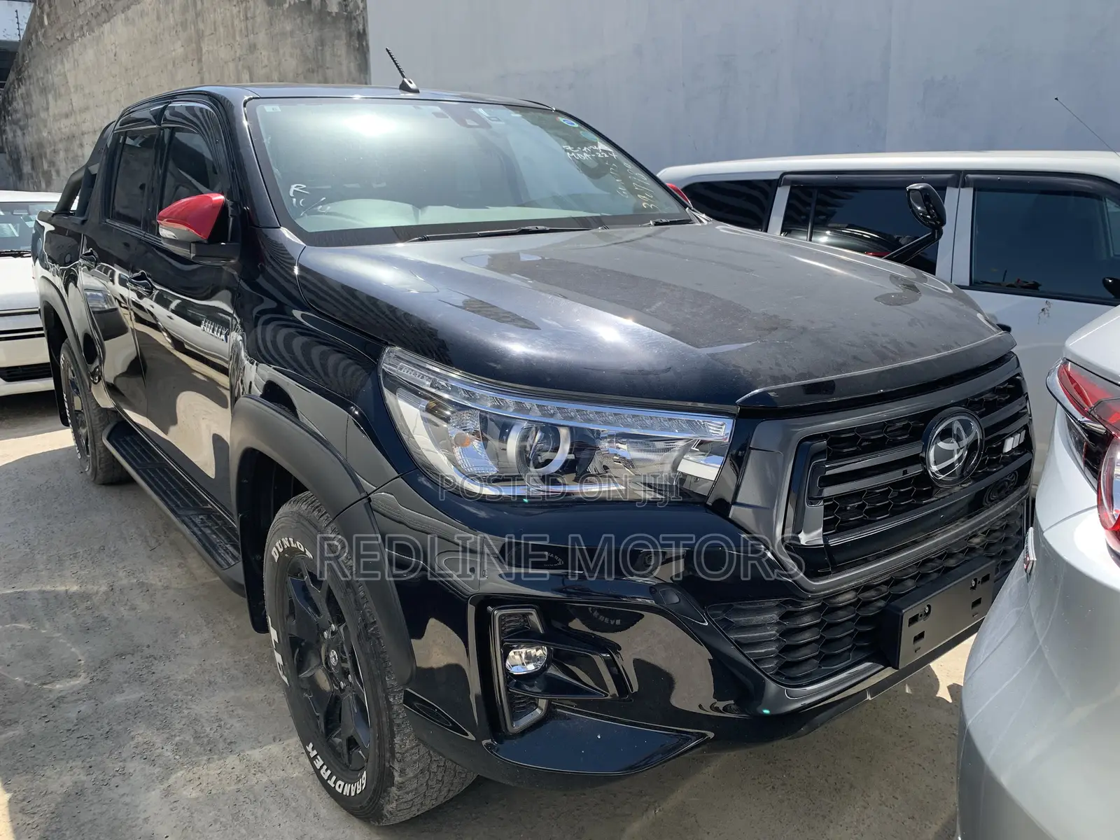 Toyota Hilux SR5 4x4 2018 Black
