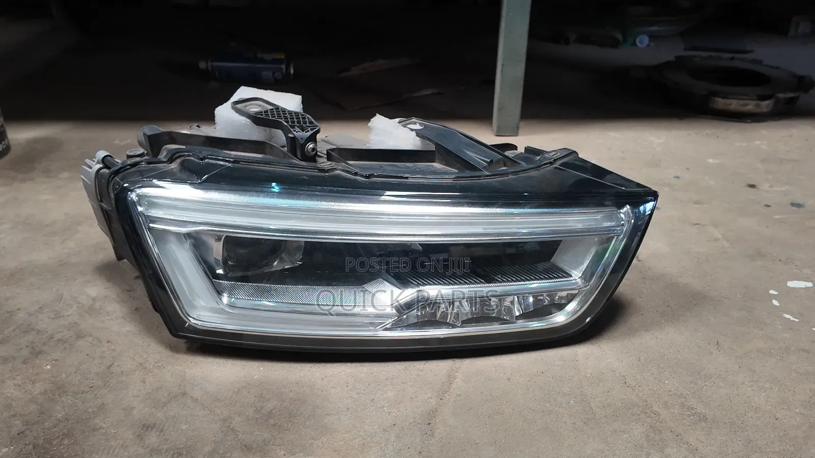 Audi Q3 Headlight