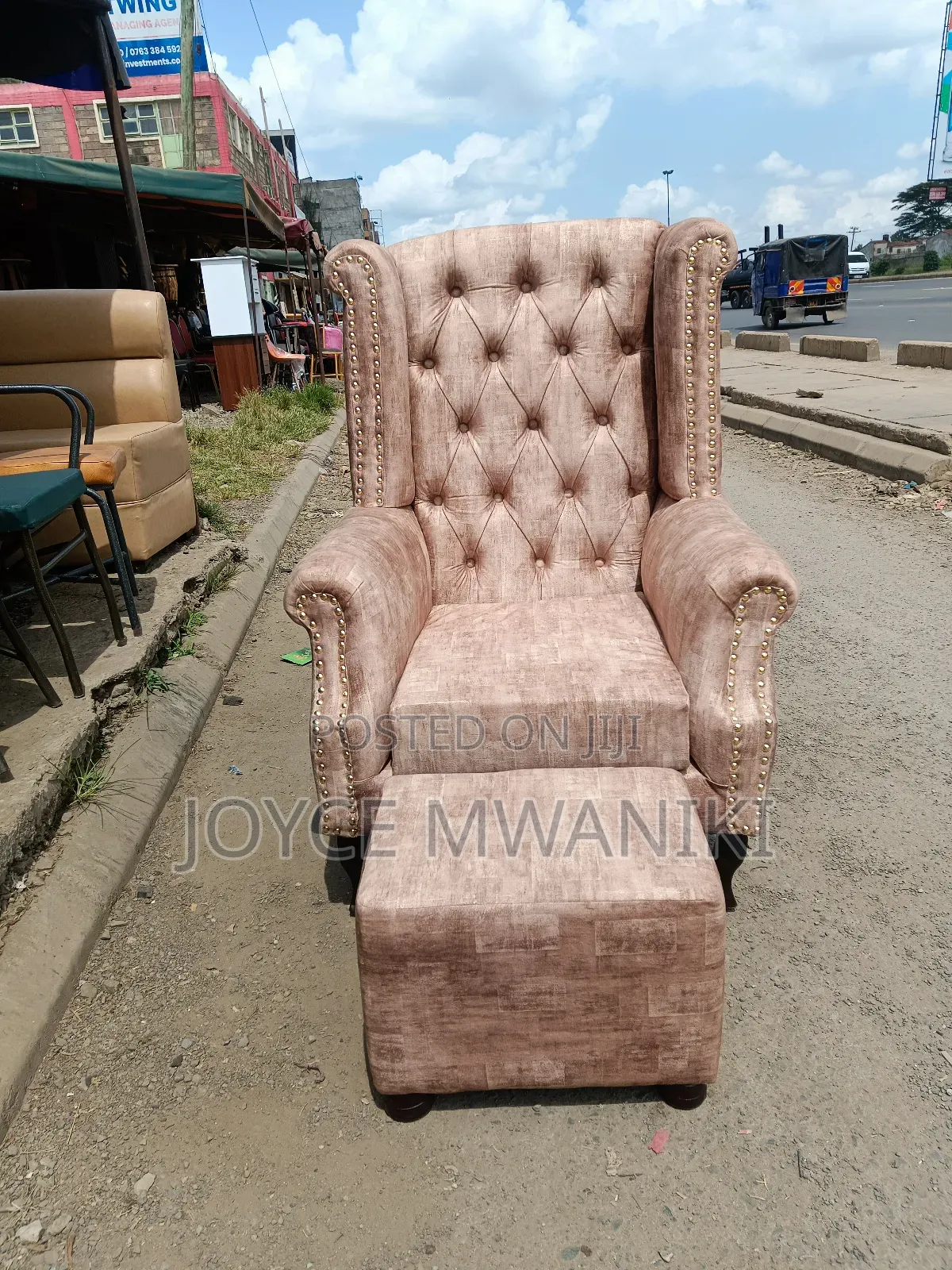 Manicure Seat and a Pouf, Baige Colour