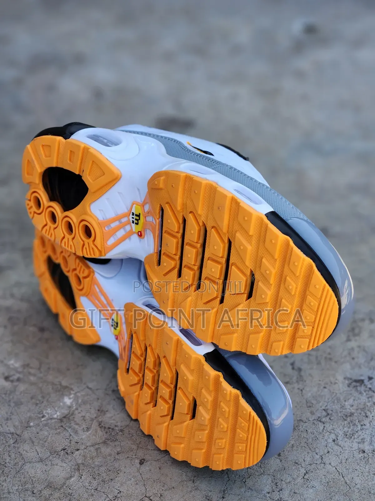 *Nike Air Max Tn Plus*  _white Orange_sneakers
