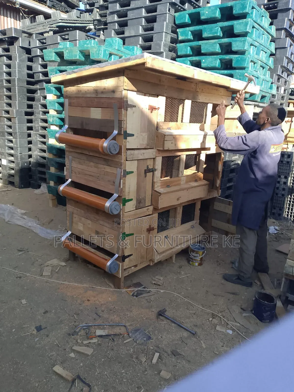 Self Cleaning Chicken Cage