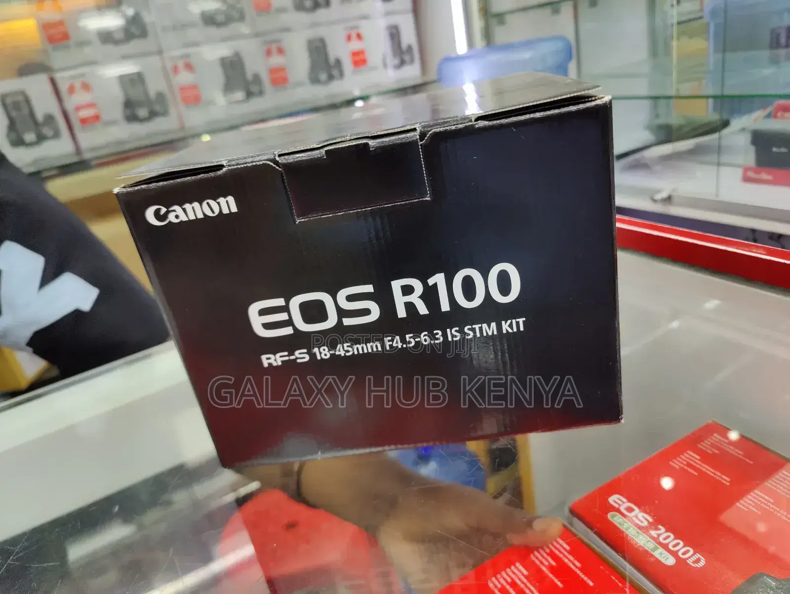 Canon Eos R100 With Rf-S 18-45mm