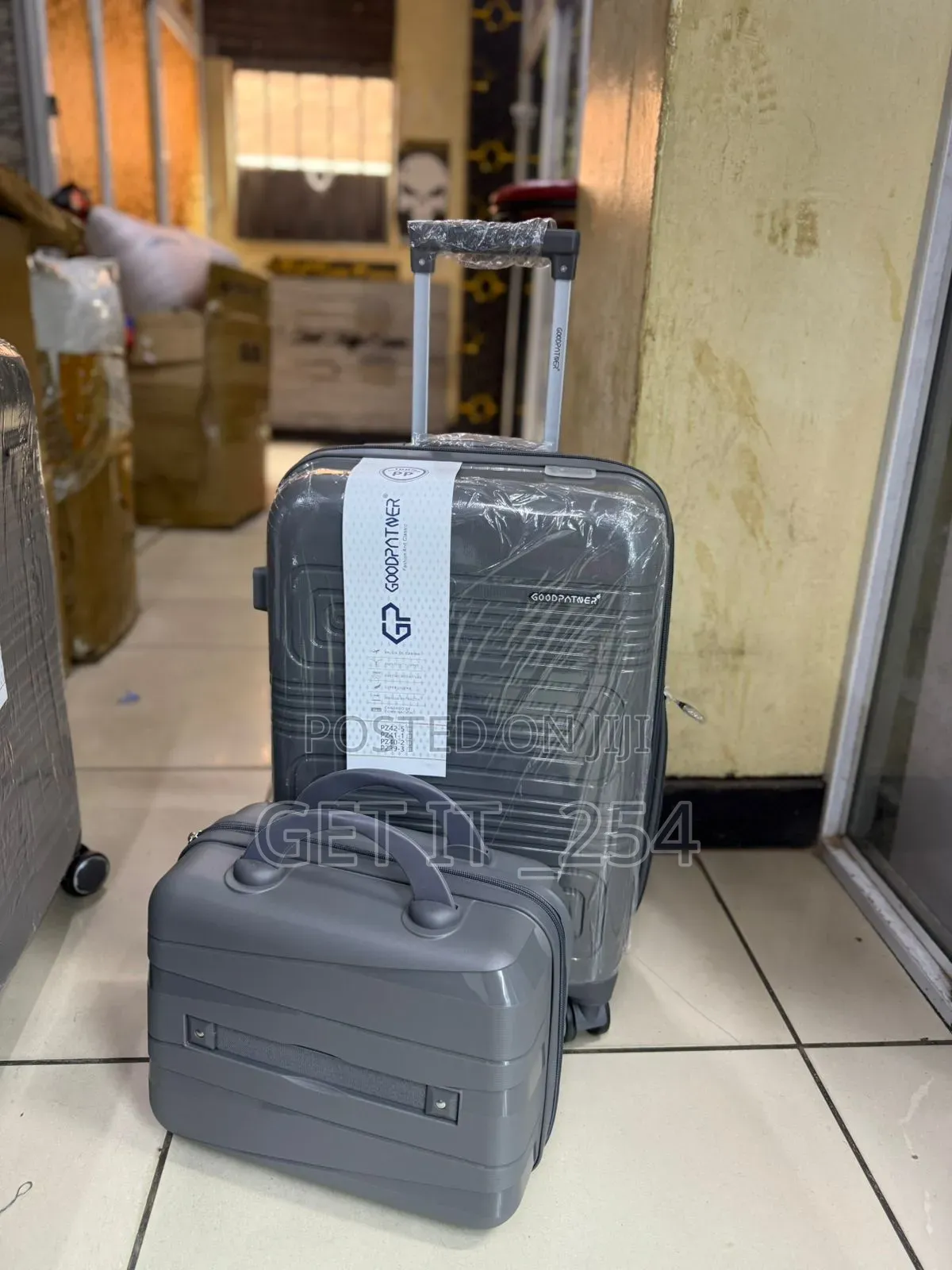 2 In 1 Medium Size Rubber Suitcase (62cm ) With A Beaut