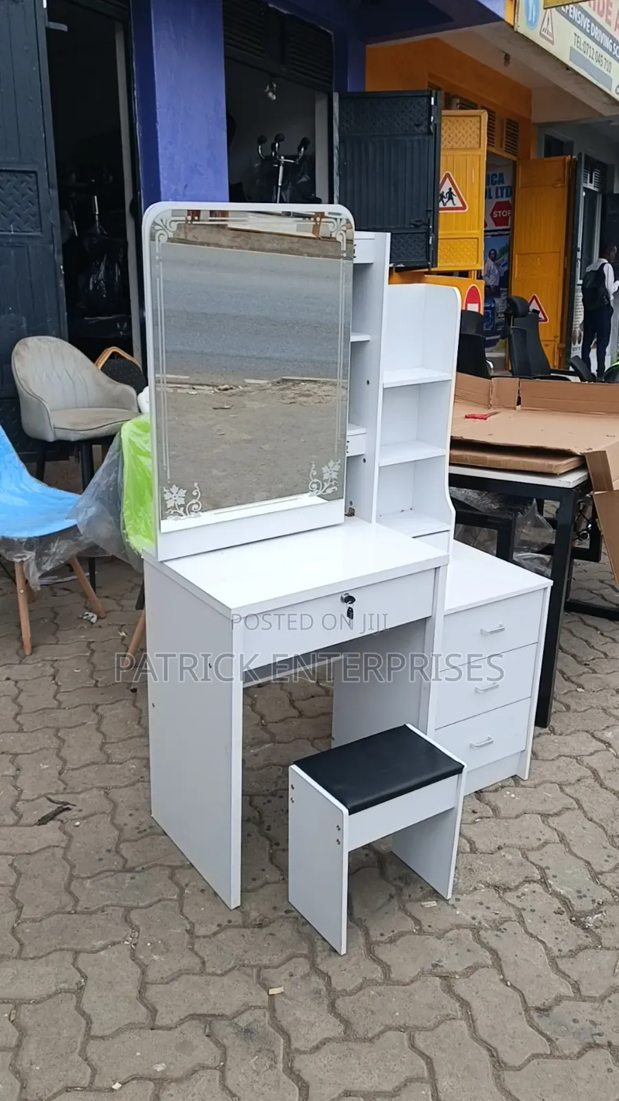 European Impoterd Modern Dressing Table With  Sliding Mirror
