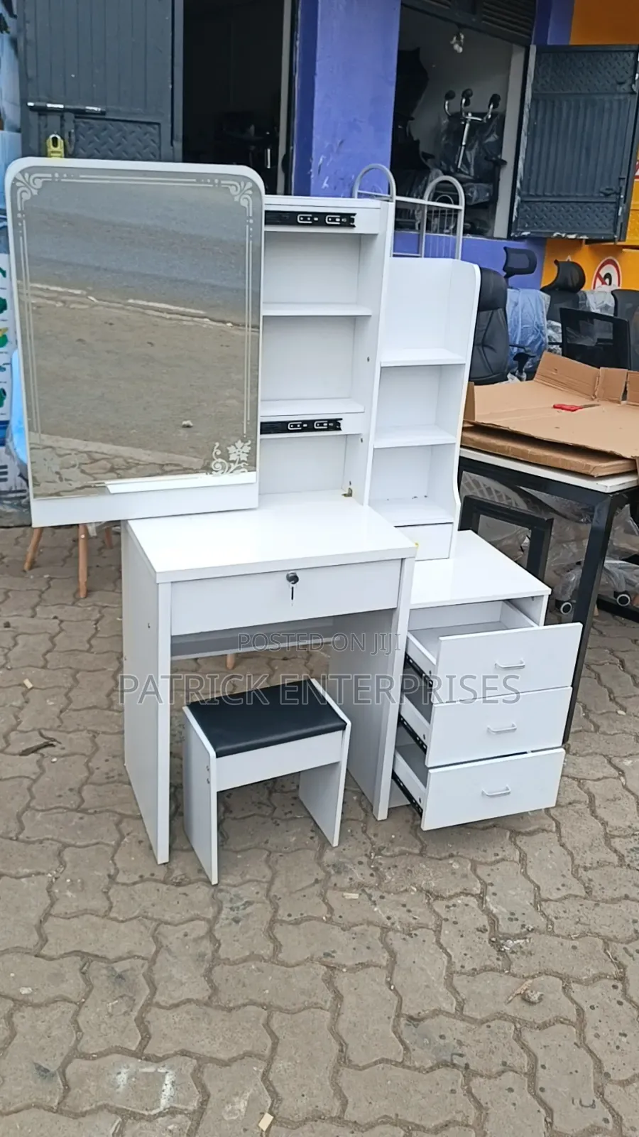 European Impoterd Modern Dressing Table With  Sliding Mirror