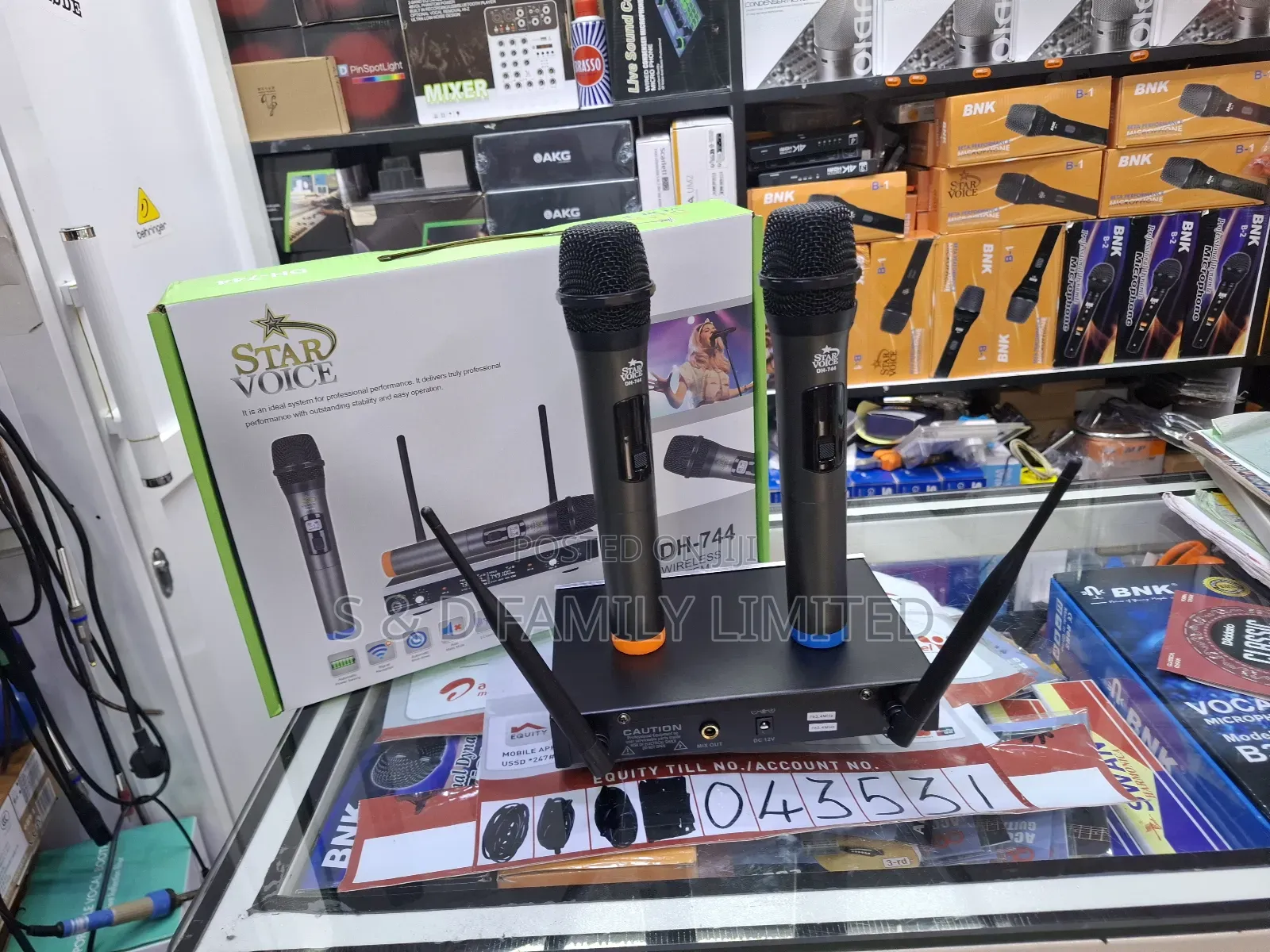 Starvoice Dh-744 Wireless Microphone