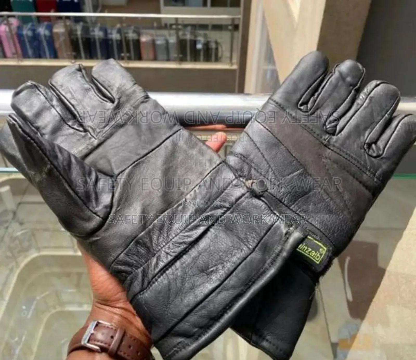 Reliable Leather Gloves For Delivery And Riders.