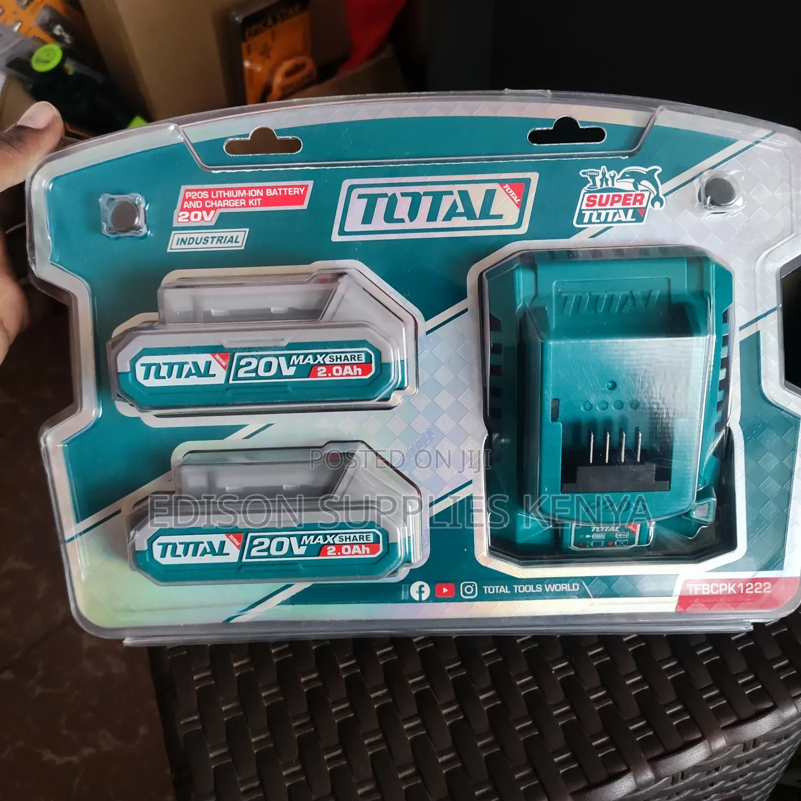 Total Li-Ion 2.0ah Cordless Battery 2pcs and Charger Kit 20v