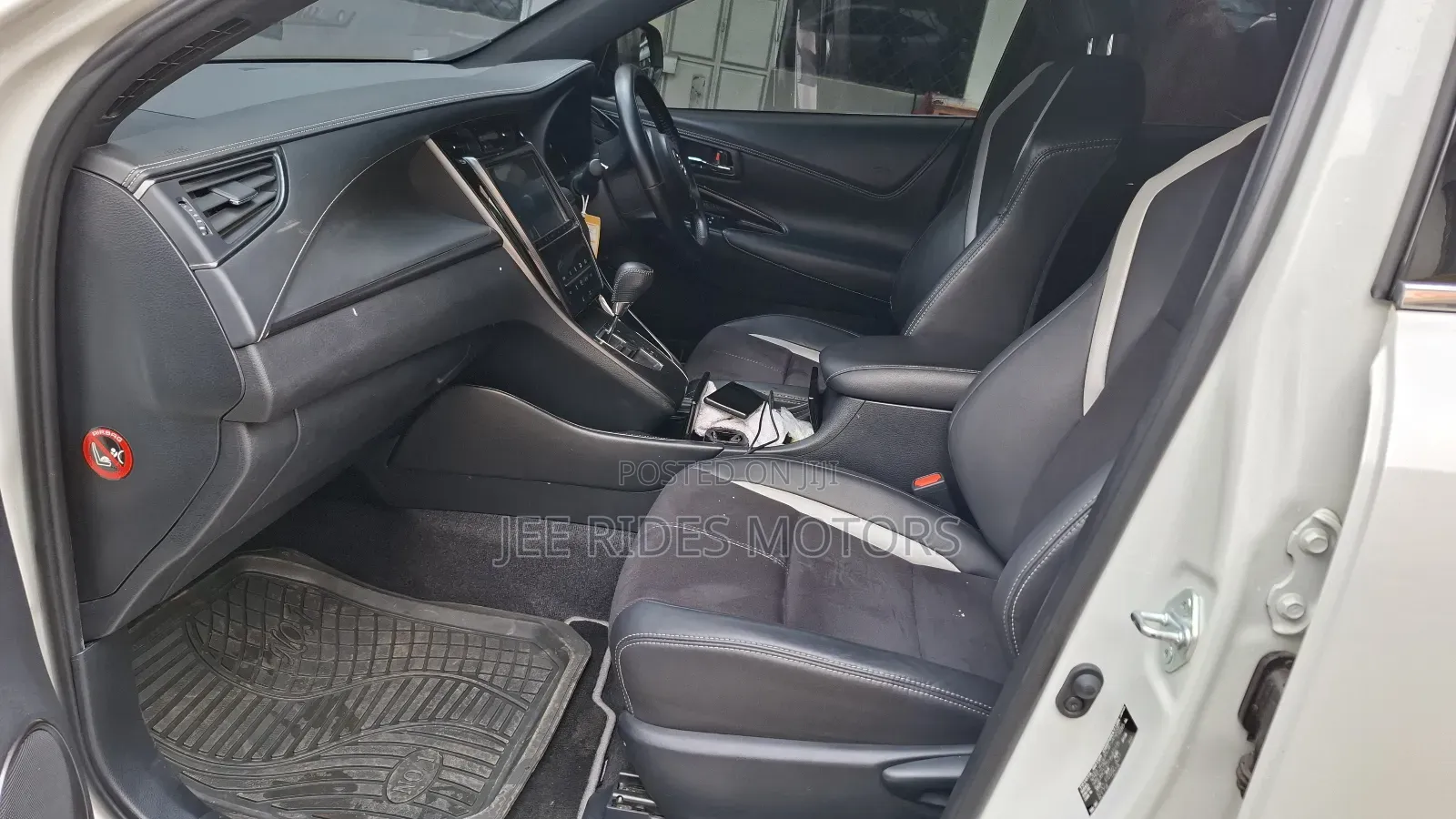 Toyota Harrier 2.0 2018 White