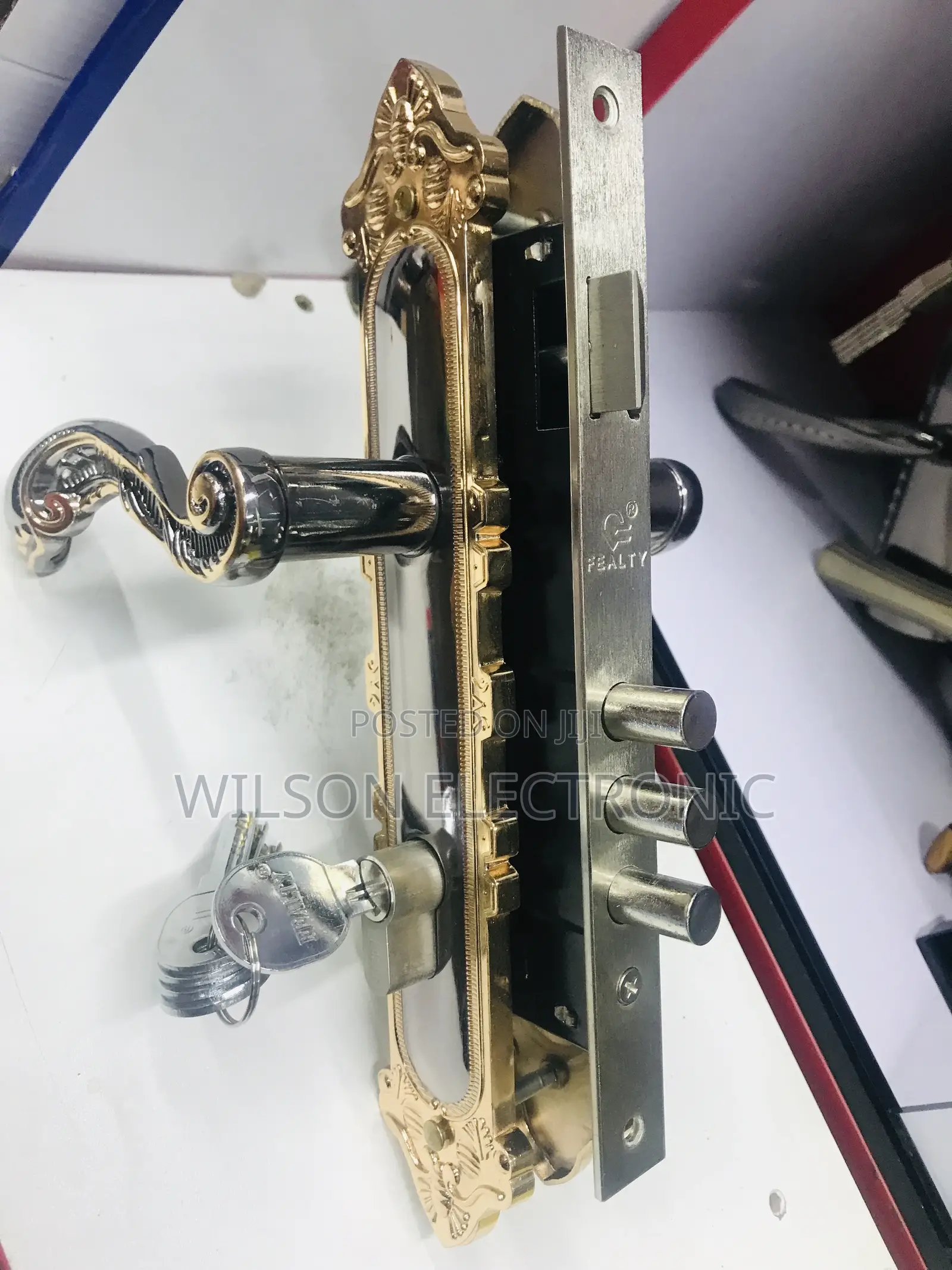 Fealty Door Lock. Metallic/Wooden Doors Lock