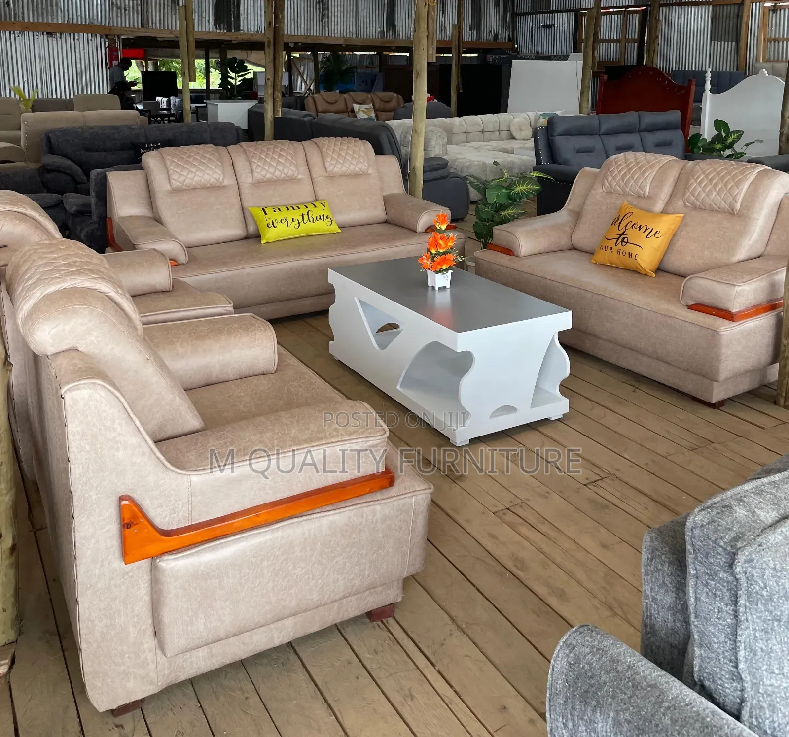 New 7 Seater Indoor Couches With Throw