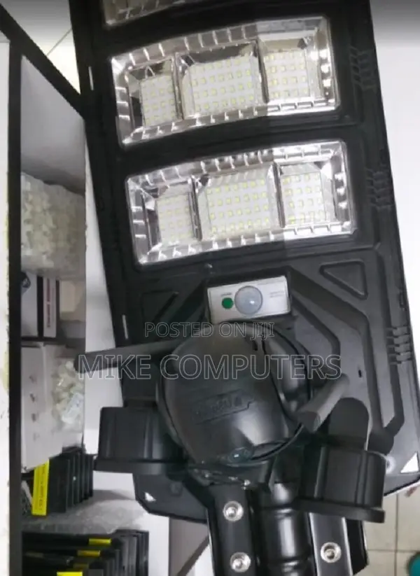 2-in-1 Functionality 450w + 450 Solar Security Streetlight