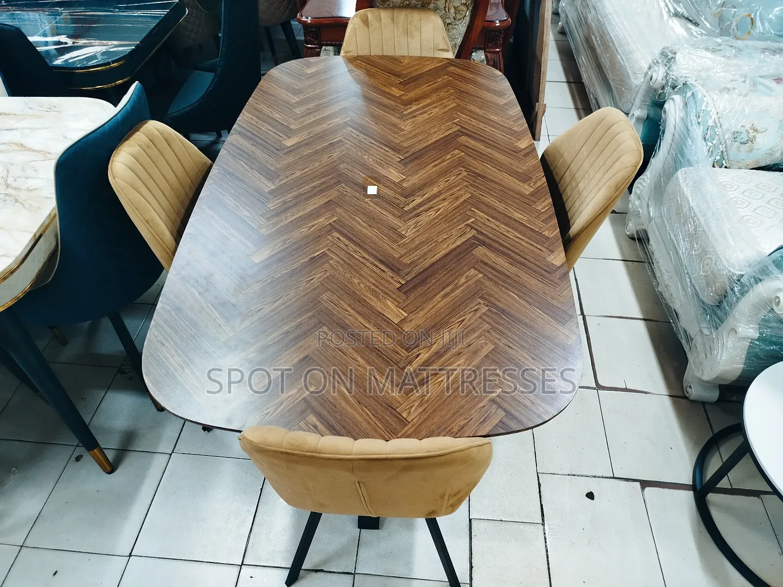 New Arrival! Dining Set With 4 Chairs + Free Delivery.