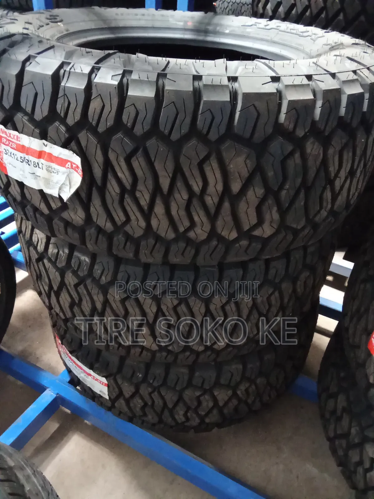 33x12.50 R18 (325/60r18) Maxxis Razr At811