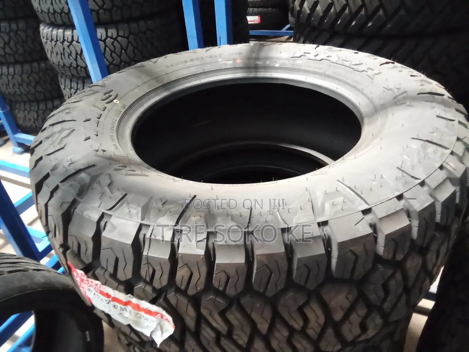 33x12.50 R18 (325/60r18) Maxxis Razr At811